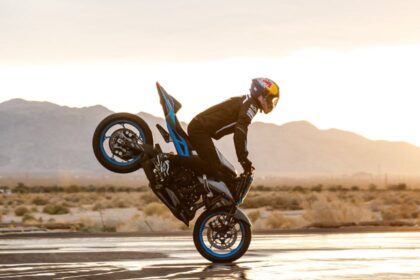 This Is How Motorcycle Tires Grip in the Rain on Wet Roads