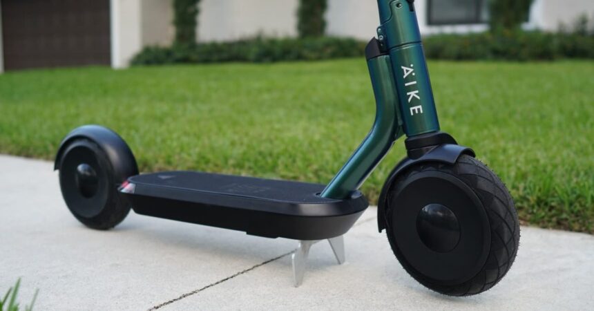 Äike T review: Testing the first electric scooter that can charge your laptop