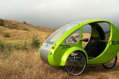 This cute little electric bike-car just may be back from the dead