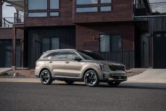 Kia Sorento PHEV updated for 2025, costs $10,000 more than 3 years ago