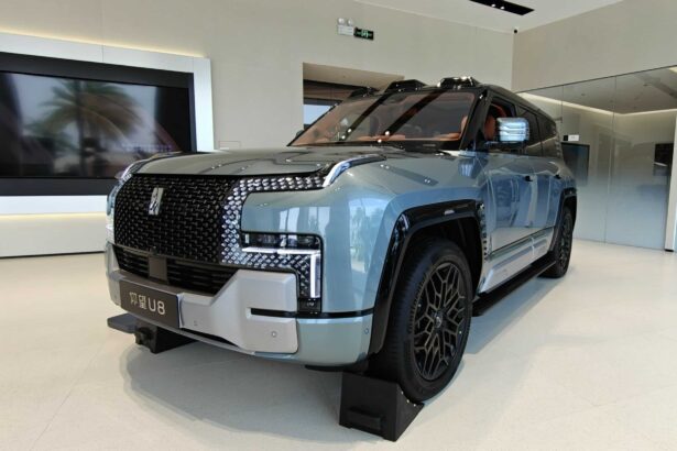 luxury SUV that floats and spins with dual powertrain