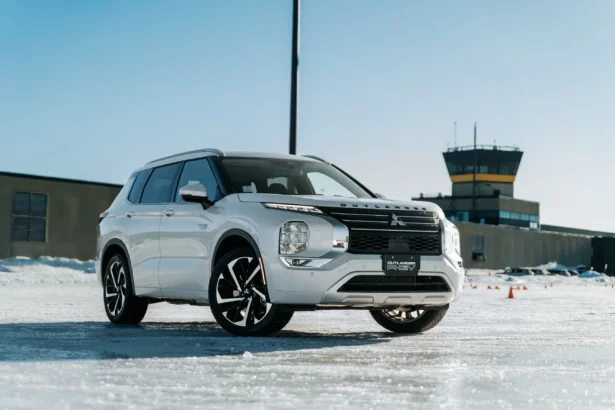 2025 Mitsubishi Outlander Plug-in gains standard equipment