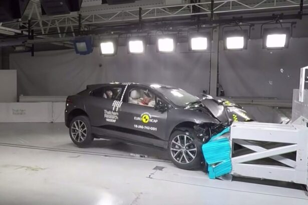 Jaguar I-PACE achieves 5-star safety rating, watch the horrific crash test videos