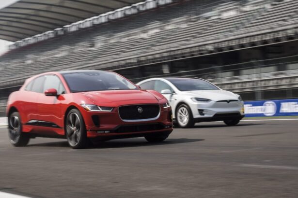 Jaguar compares new I-Pace with Tesla Model X in interesting drag race video