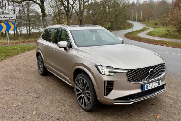 Review: 2025.5 Volvo XC90 PHEV spans the gas-electric divide