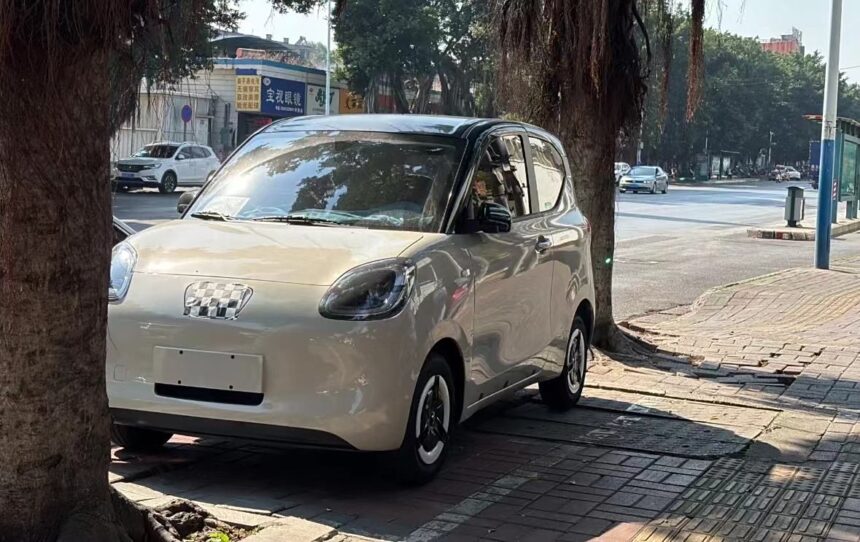 Second-generation Wuling Hongguang Mini EV spied testing in both 3 and 5 door versions