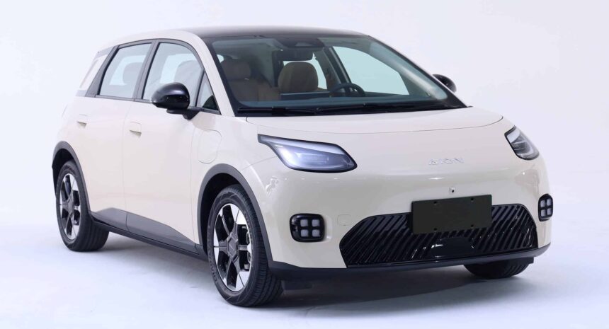 Aion UT hatchback to open pre-sales in January with possibly 600km range