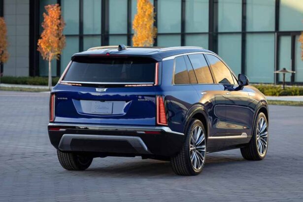 Cadillac confirms new three-row VISTIQ EV, positioned between LYRIQ and ESCALADE IQ SUVs