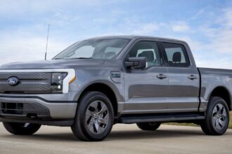 Ford likely to enable all dealers to sell EVs amid shifting plans