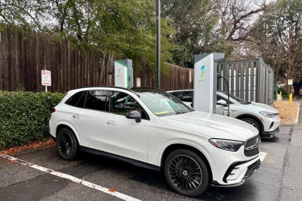2025 Mercedes-Benz GLC 350e plug-in hybrid test drive review