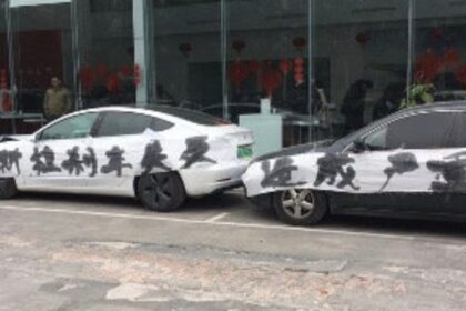Chinese car journalists are told not to be negative on Tesla as it sues customers and media