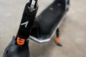 Ultra fast Apollo Phantom 2.0 electric scooter begins shipping