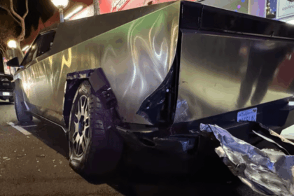 Tesla Cybertruck damage