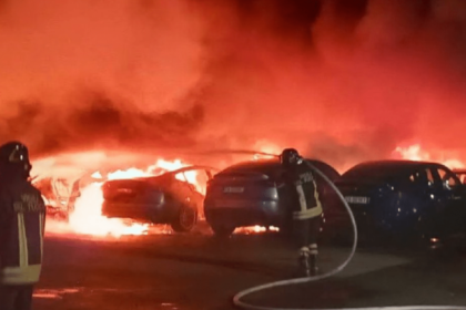 Tesla’s Rome store in flames, 17 cars destroyed, cause unknown