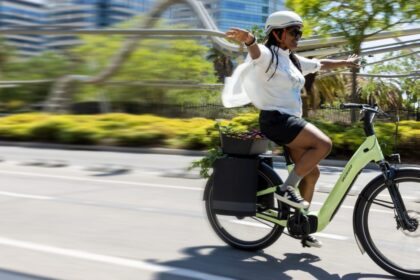 Specialized recalls several models of electric bikes for eating riders’ clothing