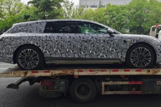 Huawei's luxury long-range estate spotted with M8-inspired tail light