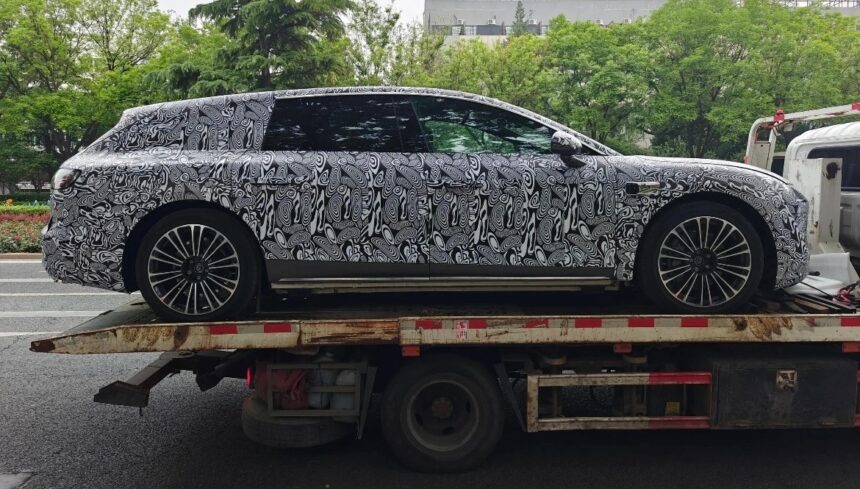 Huawei's luxury long-range estate spotted with M8-inspired tail light