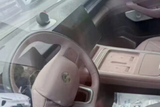 Updated Nio ES6 revealed interior with horizontal screen