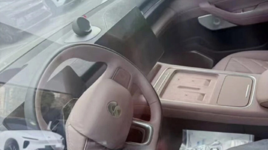 Updated Nio ES6 revealed interior with horizontal screen