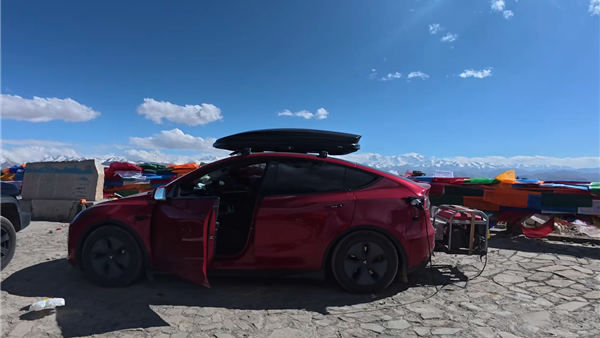 A Tesla owner modified his car into an “extended-range” version