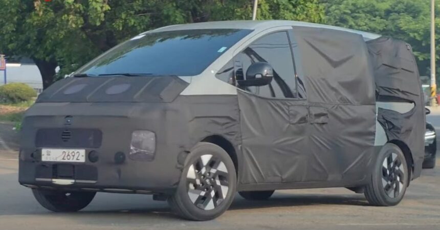 Hyundai’s electric minivan spotted driving for the first time [Video]