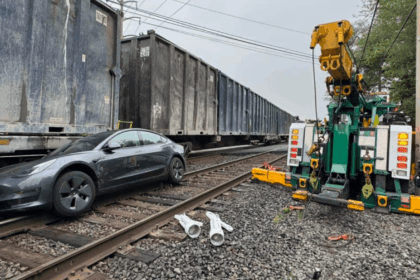 Tesla on ‘self-driving’ gets stuck on train track and hit by train