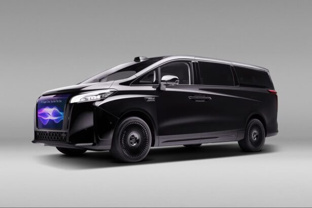 Faraday Future removes Wey Gaoshan 9 name from website, huge front LCD photoshopped