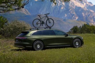 HIMA's first station wagon - Stelato S9T