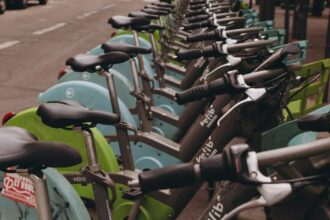 Paris’ popular bike share program has a big sticky finger problem