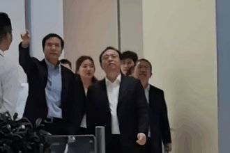 BYD CEO seen visiting Xiaomi Auto factory hosted by Lei Jun, leaked