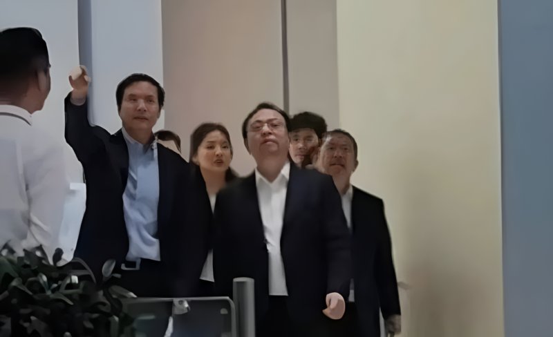 BYD CEO seen visiting Xiaomi Auto factory hosted by Lei Jun, leaked