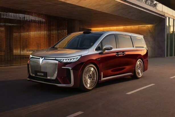 2026 Voyah Dream with tank turn and 5C charging starts pre-sale at 54,500 USD