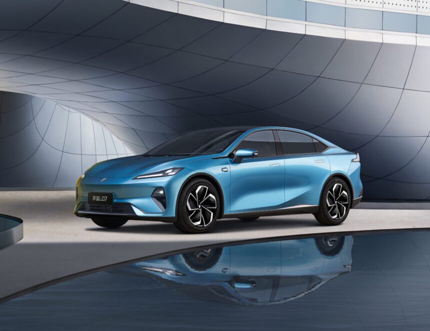 2026 Deepal L07 launched at 20,300 USD, becoming the most affordable model with Huawei's ADAS