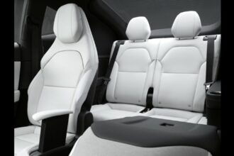 Early Chinese Tesla Model Y L reviews show good dynamics, cramped 3rd row