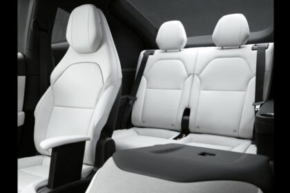 Early Chinese Tesla Model Y L reviews show good dynamics, cramped 3rd row