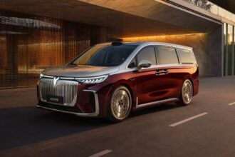 2026 Voyah Dream with tank turn and 5C charging starts pre-sale at 54,500 USD