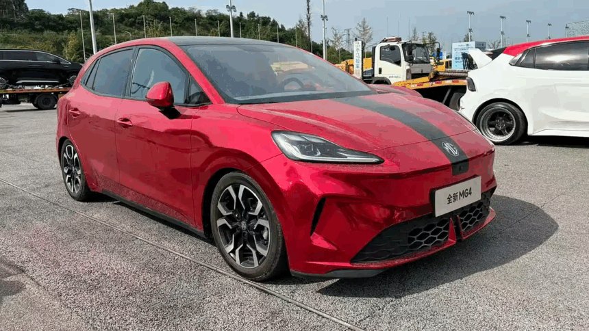 All-new MG4 EV launches under 10,000 USD, semi-solid-state battery pricing also unveiled