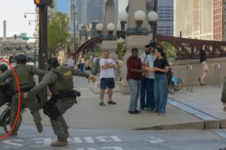 Watch delivery rider in Chicago hilariously outrun bumbling ICE agents on an e-bike